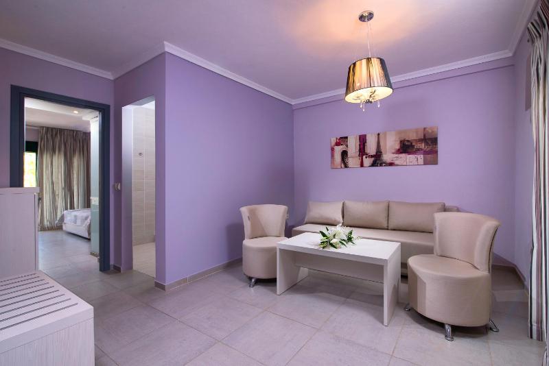 Junior Suite with Garden View image 3