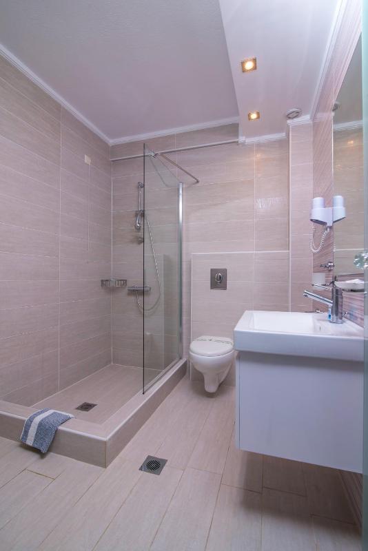 Junior Suite with Garden View image 4