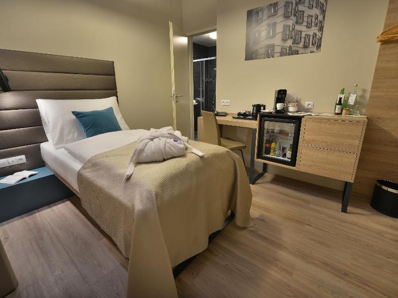 EA Hotel New Town - image 13