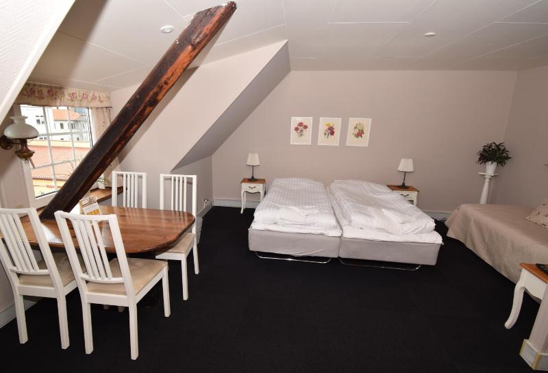 Deluxe Quadruple Room image 4