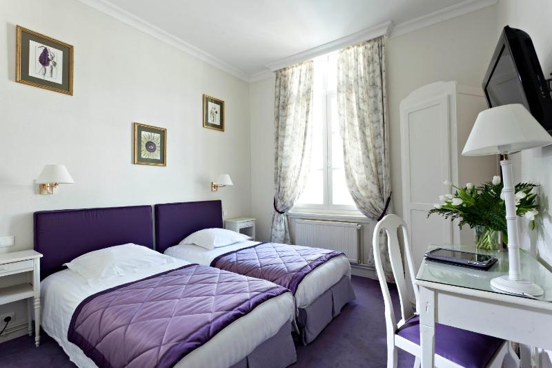 Twin Room image 2