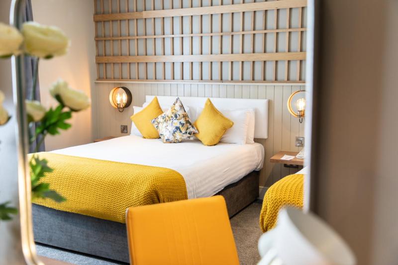 Double or Twin Room image 2