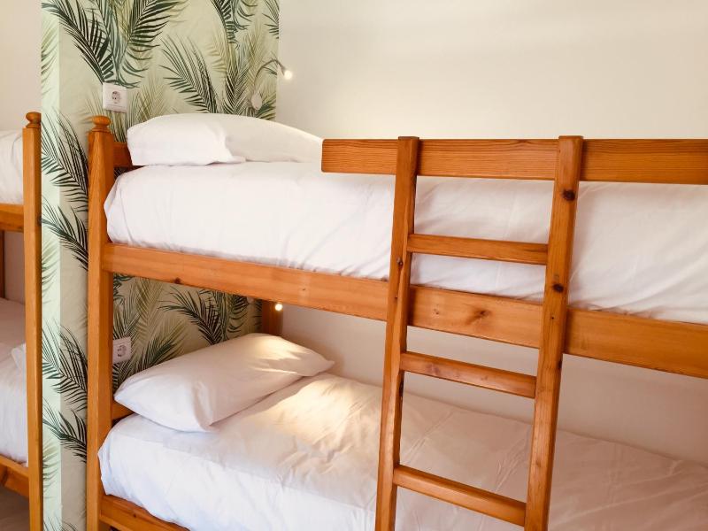 Oasis Backpackers Hostel Sintra Surf - image 11