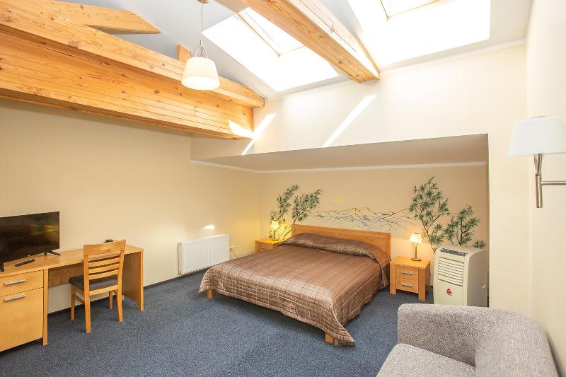 Double Room image 4