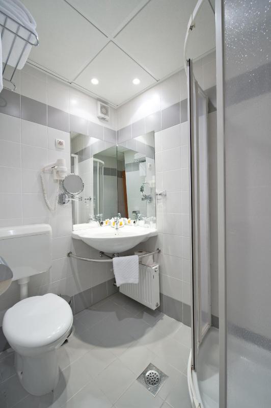 Double Room image 4