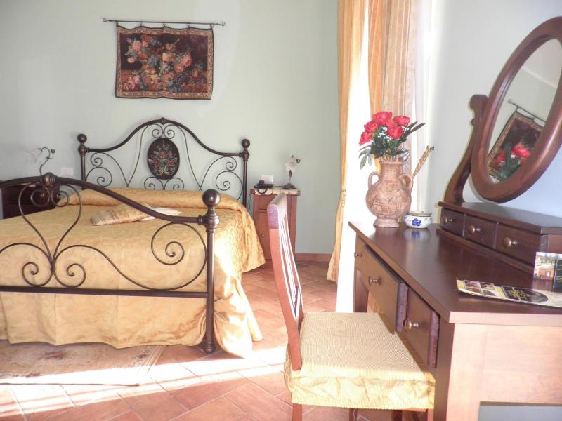 Classic Single Room image 4