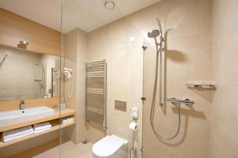 Triple Room with Balcony and Mountain View image 2