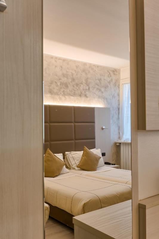 Standard Double or Twin Room image 2