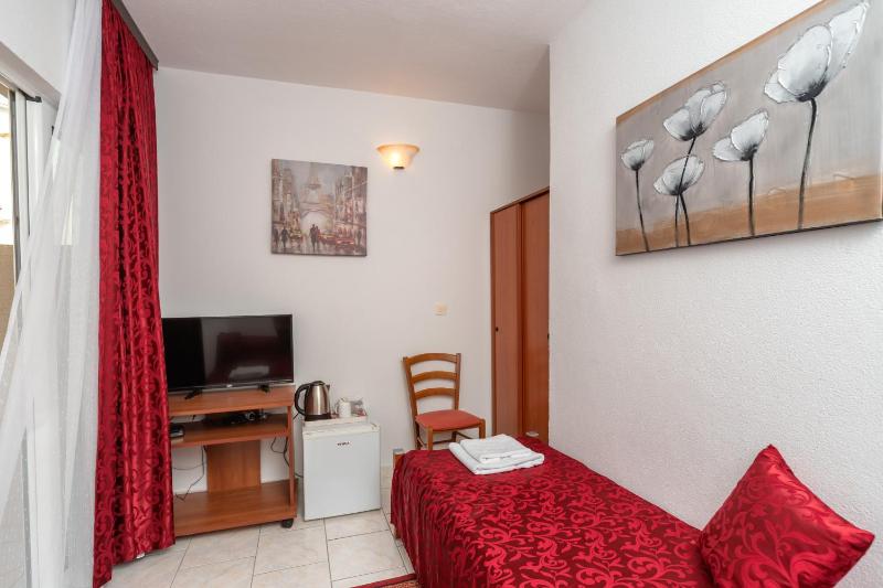 Twin Room with Terrace and Mountain View image 3