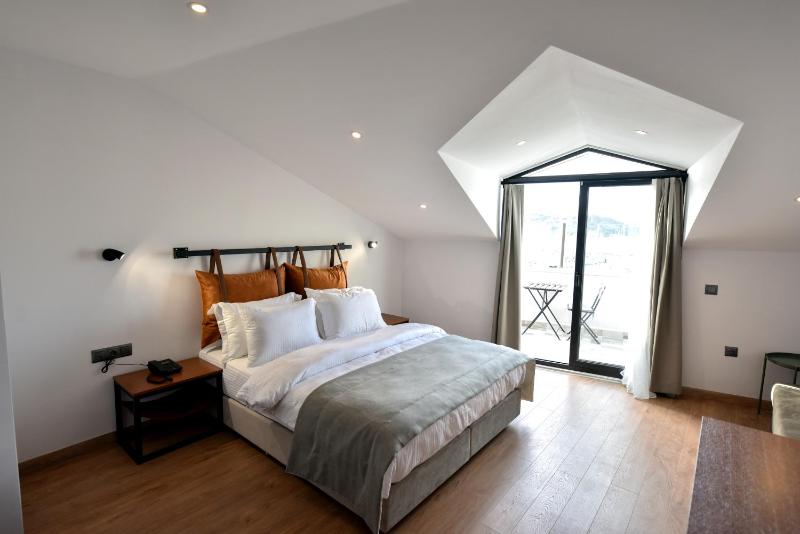 Deluxe Suite with Sea View image 1