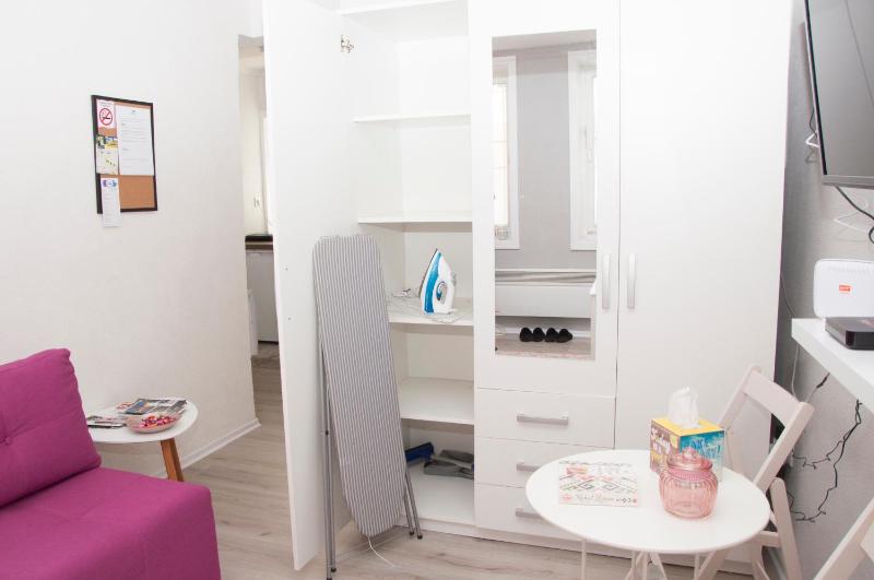 Bistrik Rose Apartment - image 10