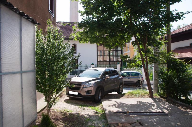 Bistrik Rose Apartment - image 16