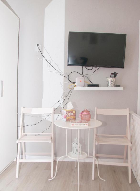 Bistrik Rose Apartment - image 3