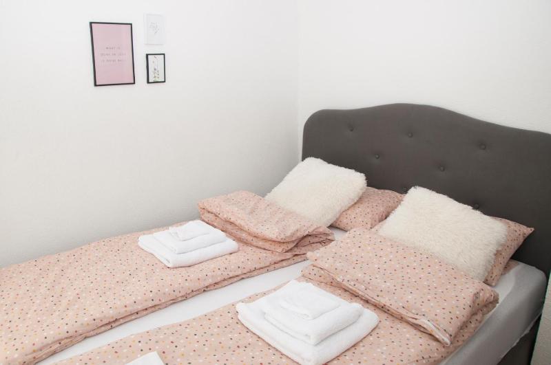 Bistrik Rose Apartment - image 11