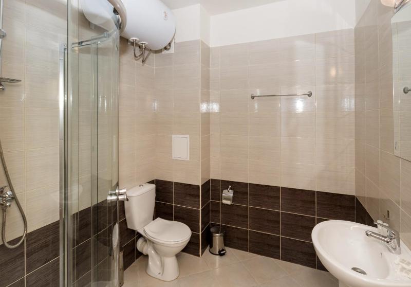 Charming 1 Bedroom Apartment for up to 4 Guests - image 11