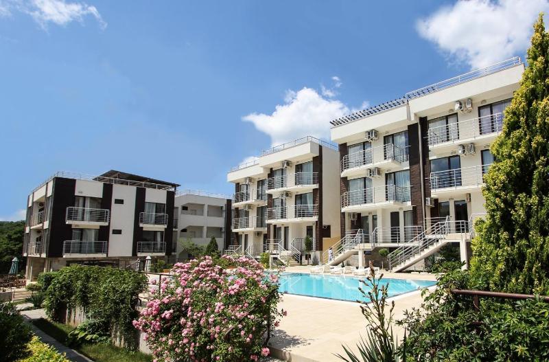 Charming 1 Bedroom Apartment for up to 4 Guests - image 7