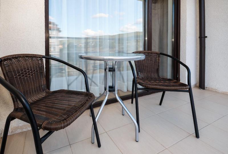 Charming 1 Bedroom Apartment for up to 4 Guests - image 12