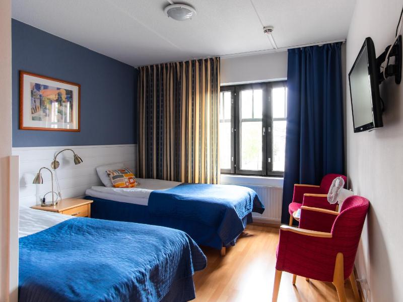 Economy Twin Room image 1