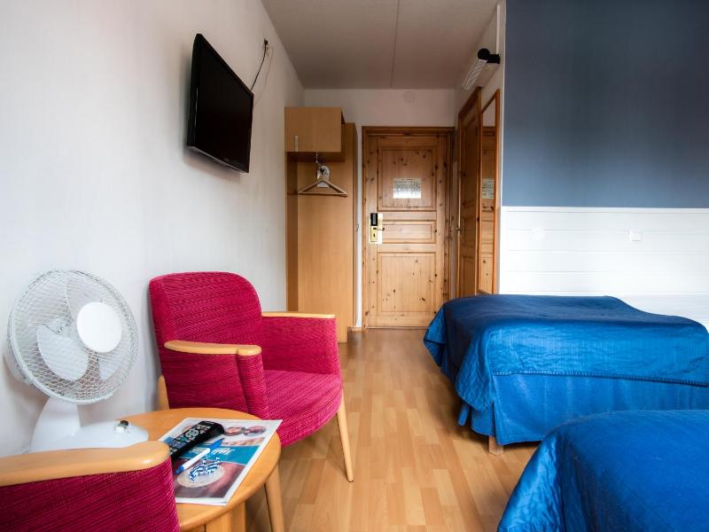 Economy Twin Room image 4