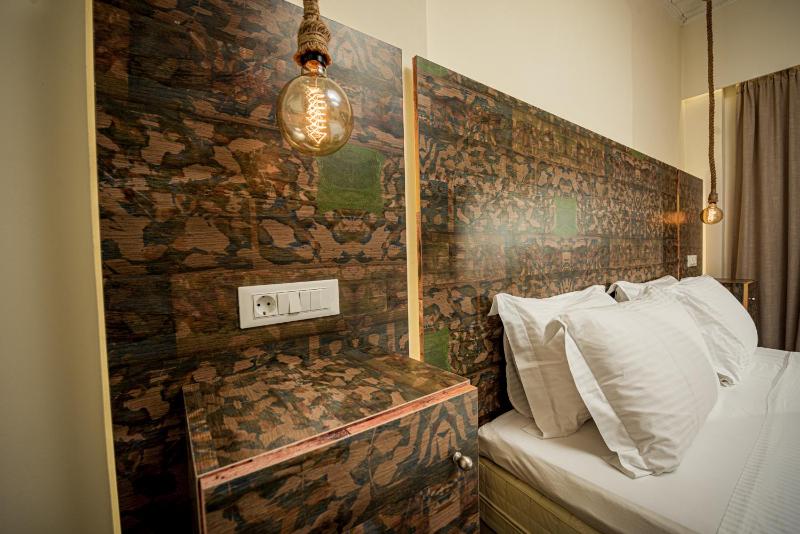 King Room with Garden View image 3