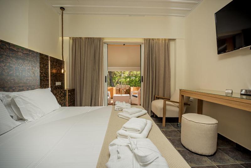 King Room with Garden View image 2