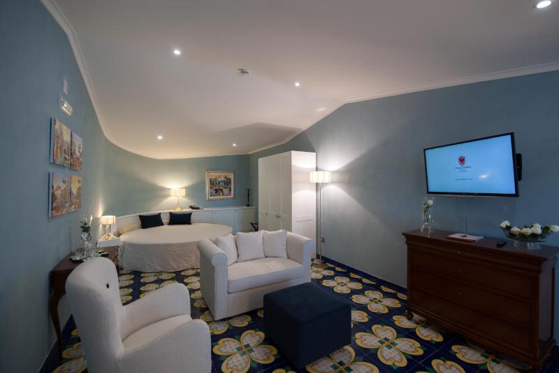Standard Double Suite image 1