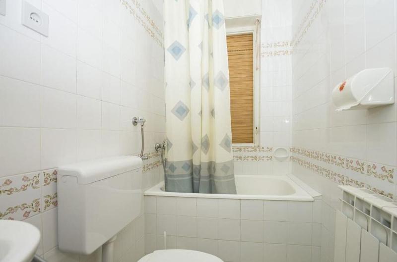 Double Room with Balcony image 2