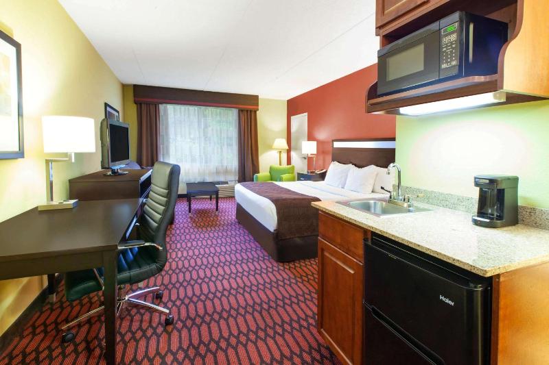 King Room - Non-Smoking image 4
