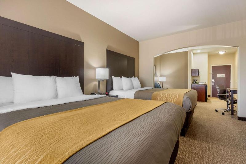 Queen Suite with Two Queen Beds and Sofa bed - Non Smoking/Interior Corridor image 1