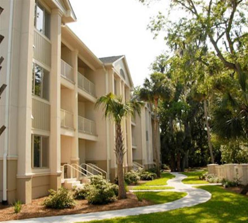 Luxury Three-Bedroom Apartment - North image 3