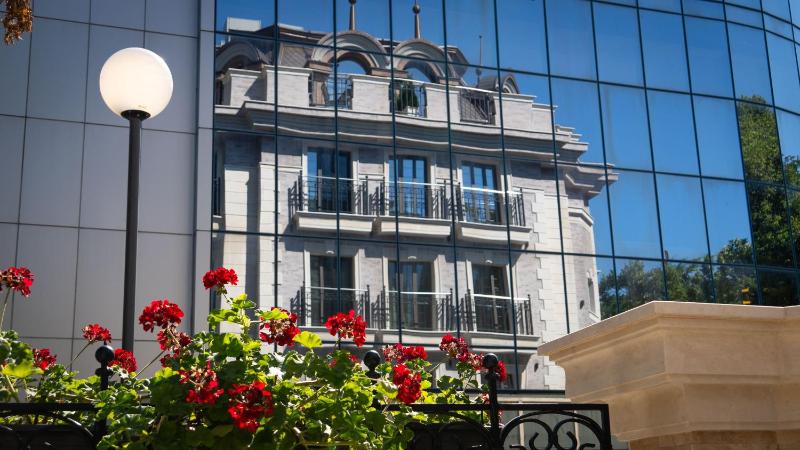 Residence City Garden - Certificate of Excellence Top 10 BEST Five-Stars City Hotels for 2024 awarded by HTIF - image 11
