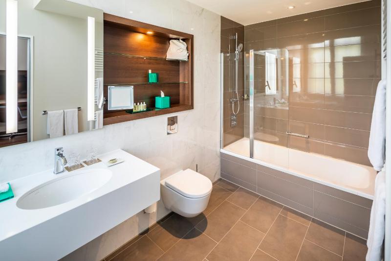 Premier Suite image 3