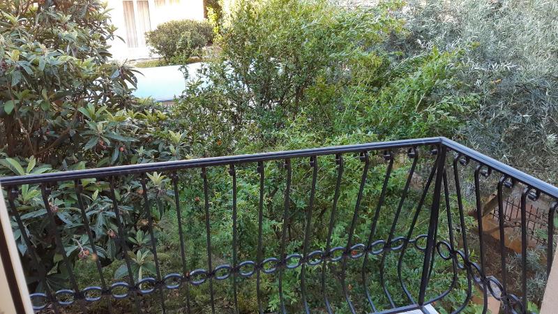 Double Room with Balcony image 4