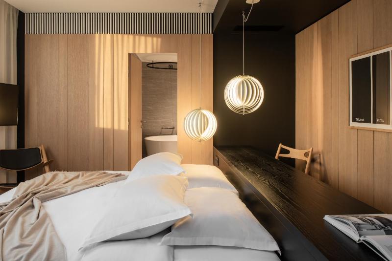 Superior Double Room with City View image 1