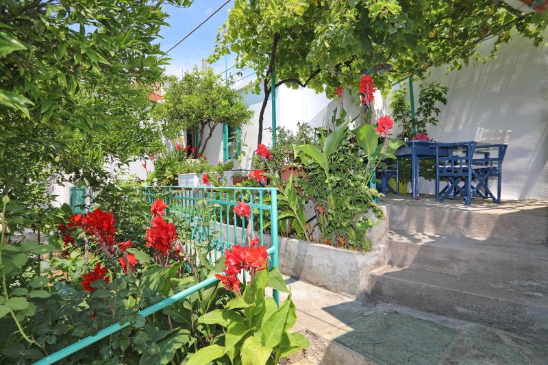 Spring Bliss Garden House - image 4