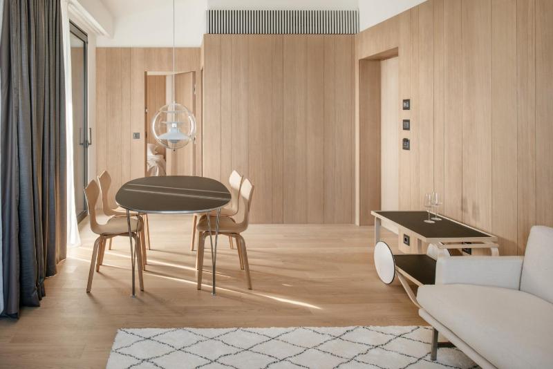 Penthouse Suite with Hot Tub image 3