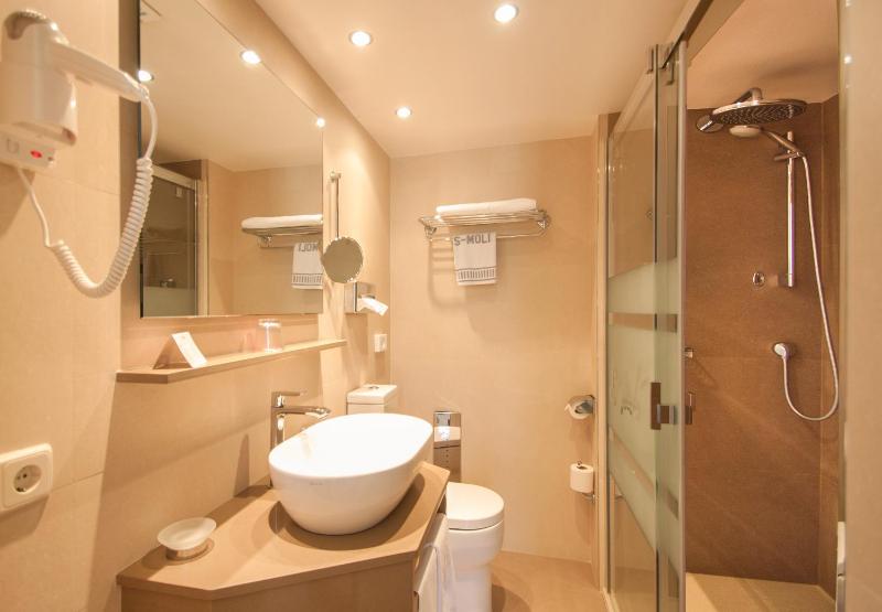 Single Room image 3