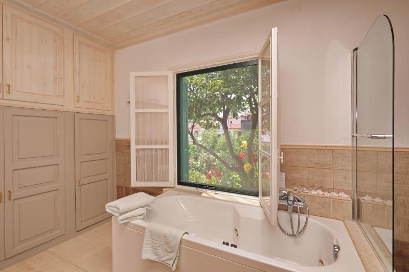 Spring Bliss Garden House - image 31