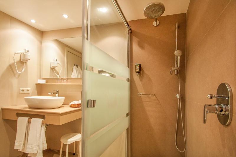 Classic Double or Twin Room image 2