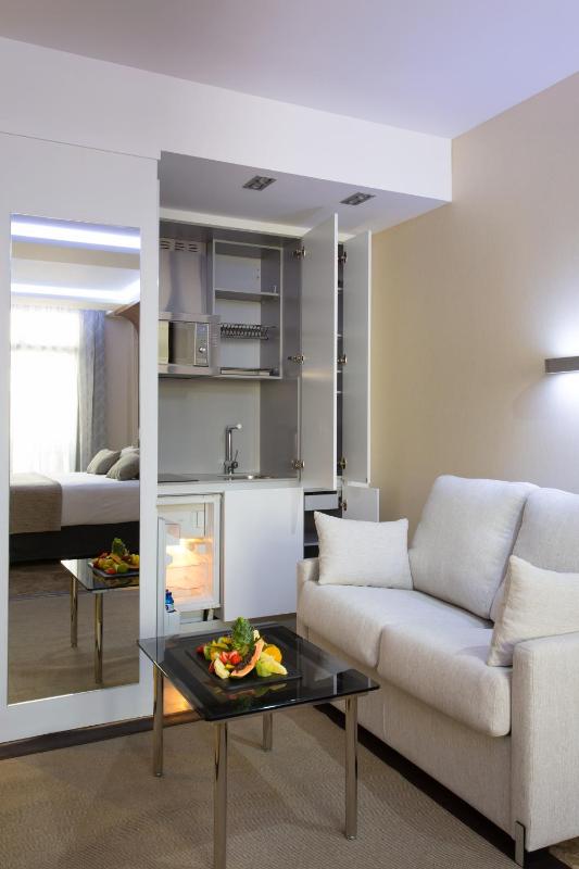 Double or Twin Room image 3