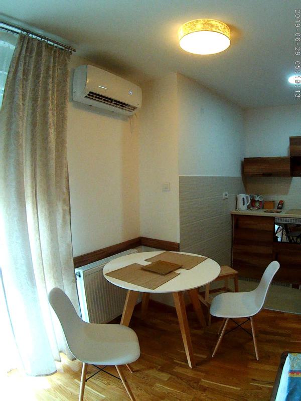 UKI-Modern apartment with parking - image 4