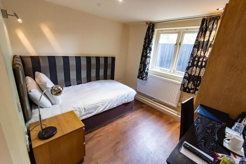 Single Room - Main House image 4