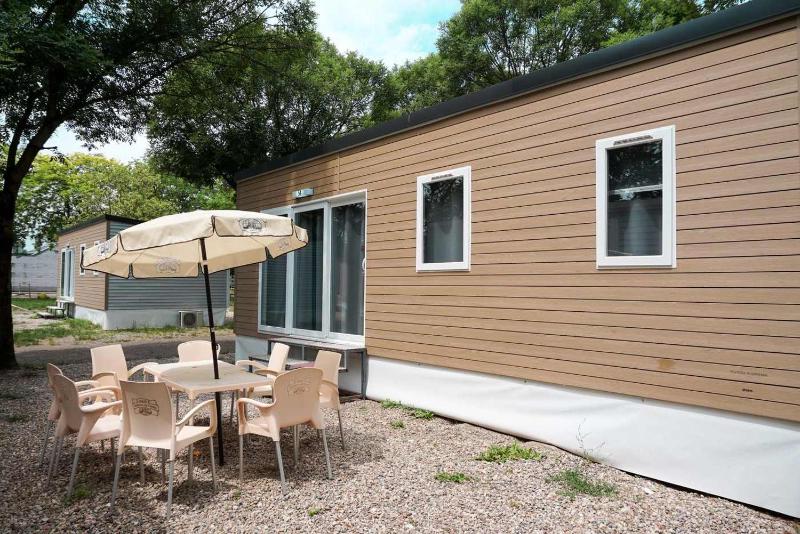 Three-Bedroom Bungalow image 1