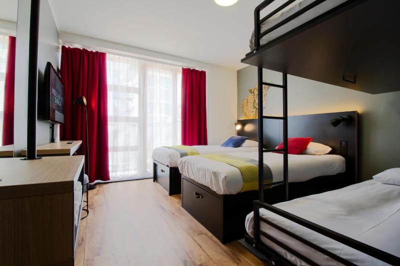 Family Room for 4 - Ensuite image 4