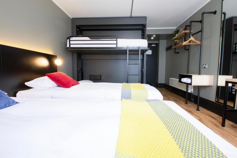 Family Room for 4 - Ensuite image 3