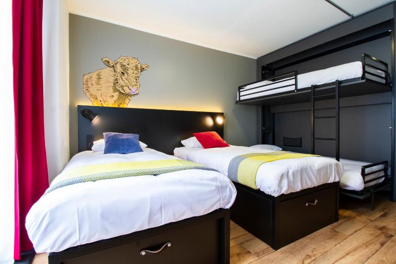 Family Room for 4 - Ensuite image 1