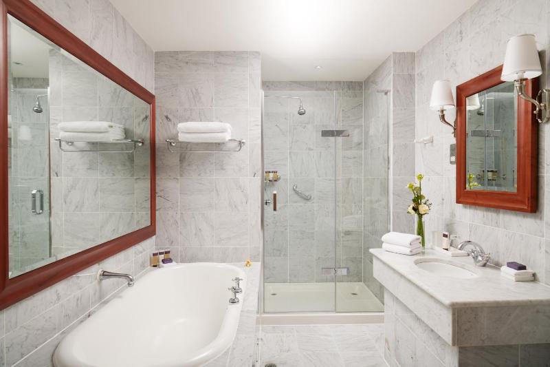 King Suite with Balcony image 1