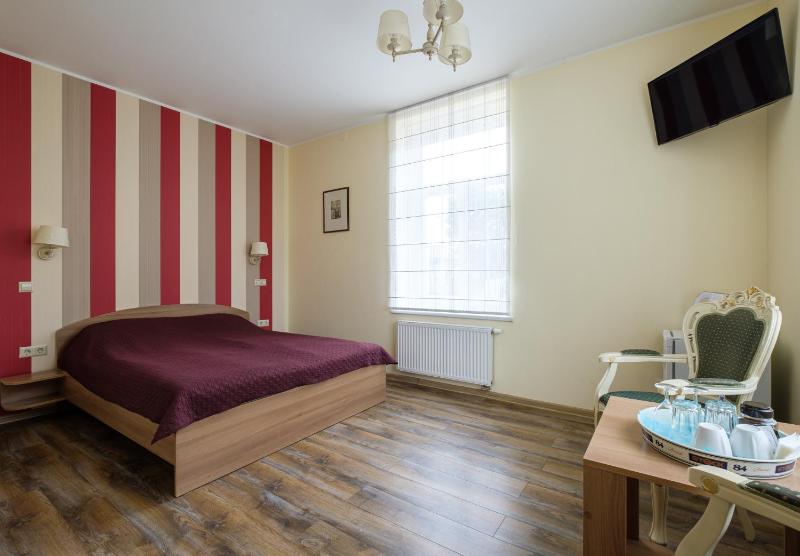 Standard Double Room image 4