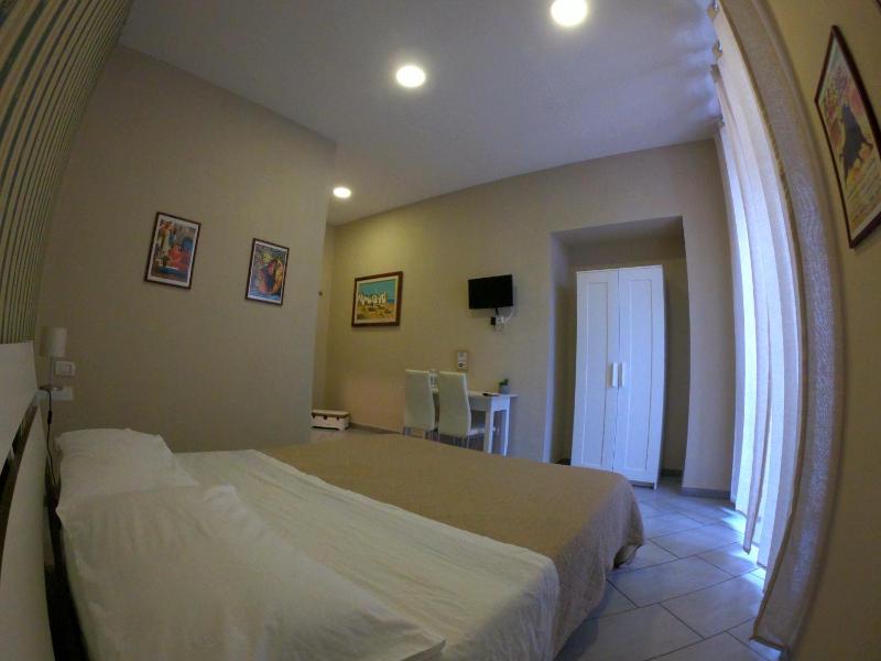 Standard Double Room image 3