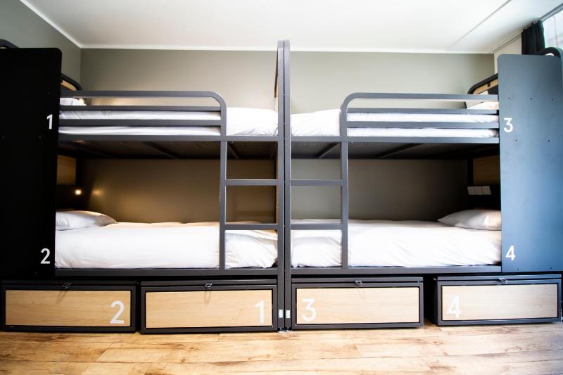 Private 4-bed Room - Ensuite image 4